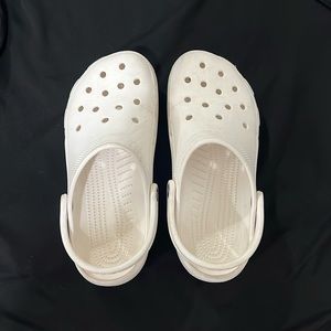 crocs! a sporty activewear for anyone. size 9 in women and size 7 in men.